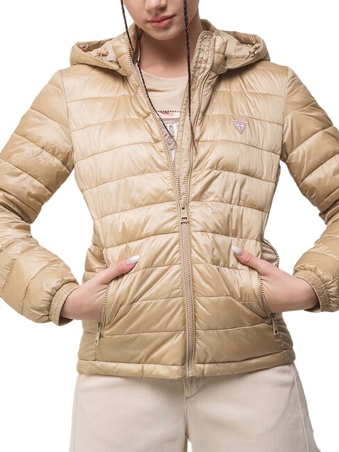 GUESS JEANS PACKABLE Jachetă ușoară din puf cu glugă bronz safari - Jachete de puf pentru femei