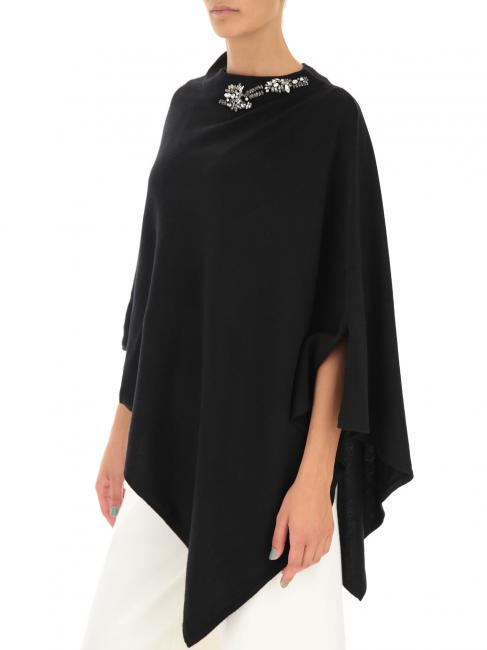 Poncho in maglia con ricamo castoni su scollo   negru - Eșarfe