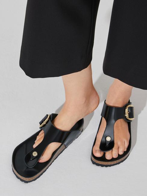 GIZEH BIG BUCKLE Flip-flops din piele lacuita strălucește negru - Pantofi femei