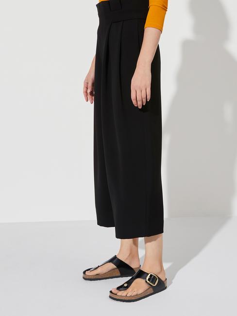 GIZEH BIG BUCKLE Flip-flops din piele lacuita strălucește negru - Pantofi femei