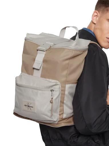 CK JEANS SPORT ESSENTIALS Rucsac pentru laptop de 13". travertin / bej clasic - Rucsacuri pentru laptop