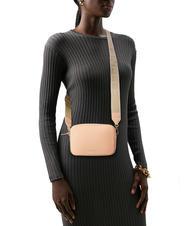 COCCINELLE TEBE Geanta de umar din piele texturata răsărit - Genți femei - 6