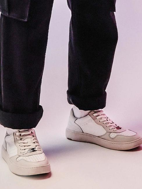 IRON 3992 Adidași din piele cu logo în relief alb - Pantofi bărbați