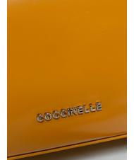 COCCINELLE LILY SHINY CALF Geanta mini din piele cu maner de lant răşină - Genți femei - 3