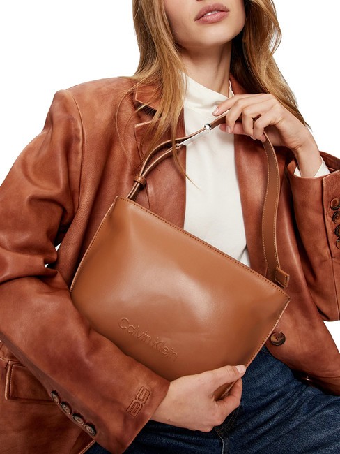 EMBOSSED CALVIN  Geanta de umar leu - Genți femei