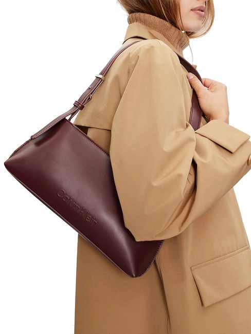 EMBOSSED CALVIN  Geanta de umar s&acirc;nge de bou - Genți femei