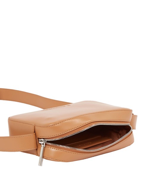 EMBOSSED CALVIN Mini geantă pentru cameră cu curea de umăr leu - Genți femei