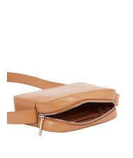 CALVIN KLEIN EMBOSSED CALVIN Mini geantă pentru cameră cu curea de umăr leu - Genți femei - 3