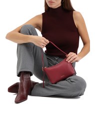 COCCINELLE CHERRY Geantă mică de umăr din piele roșu granat - Genți femei - 4