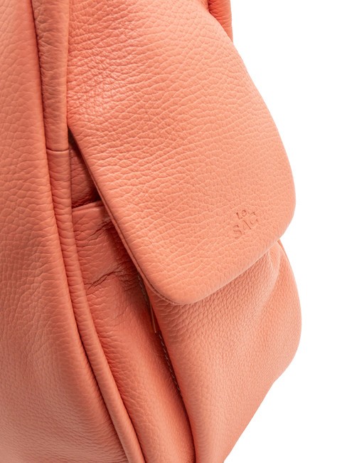 TRIO  Rucsac din piele ciocanita somon - Genți femei