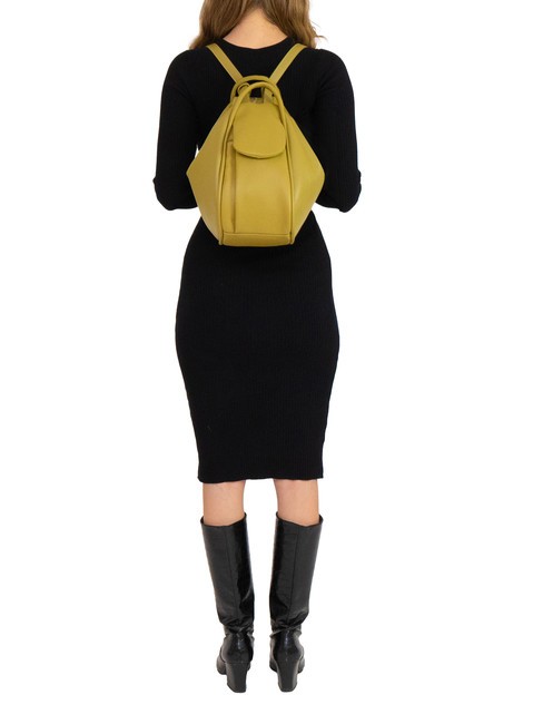 TRIO  Rucsac din piele ciocanita muştar - Genți femei