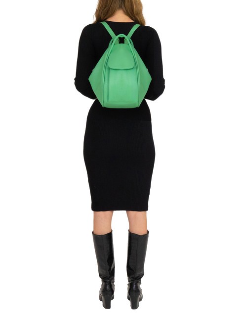 TRIO  Rucsac din piele ciocanita verde - Genți femei
