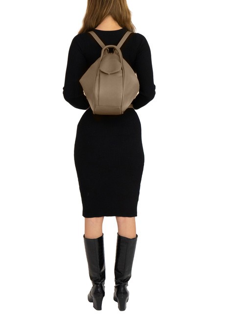 TRIO Rucsac din piele Nappa noroi - Genți femei