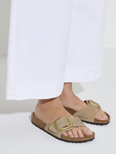 MADRID BIG BUCKLE Papuc din piele nubuck castel de nisip - Pantofi femei