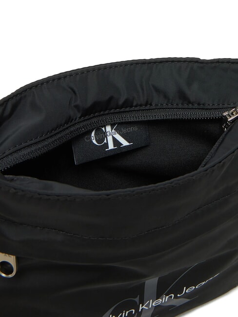 SPORT ESSENTIALS Geanta din nailon reciclat pe negru - Genți de umăr bărbați