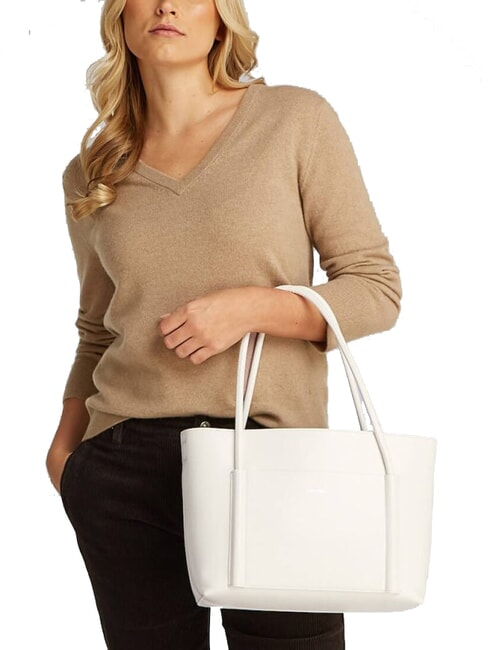 CK LINN MEDIUM Geanta de cumparaturi pe umar cretă - Genți femei