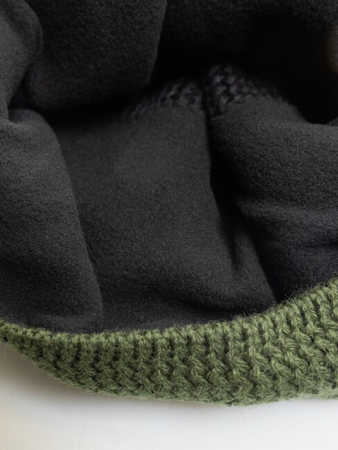 TURNER Pălărie cu manșetă și pompon soldat negru - Căciuli