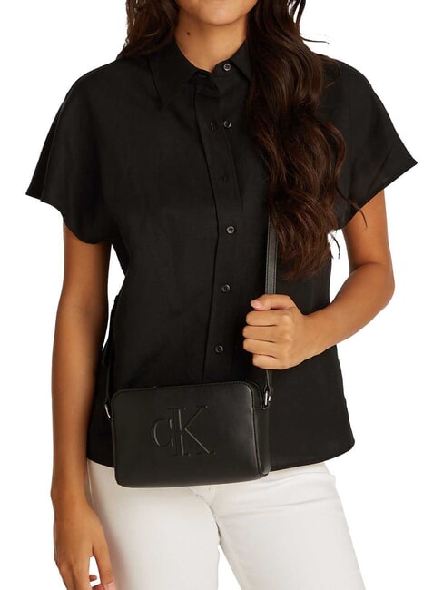 SCULPTED EW Mini Geanta de umar pe negru - Genți femei