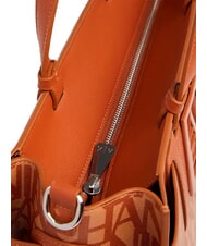 ARMANI EXCHANGE LOGO ALL OVER Geanta de mana cu curea de umar cam. trandafiri/mașină. cafenea - Genți femei - 3