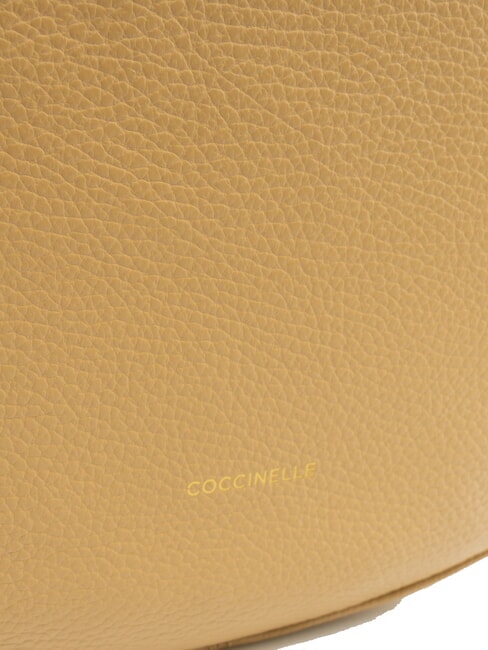 ALPHA Geanta de umar din piele ciocanita bej proaspăt - Genți femei