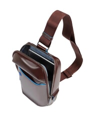 PIQUADRO BLUE SQUARE Rucsac din piele cu un singur umăr MAHOGANY - Genți de umăr bărbați - 5