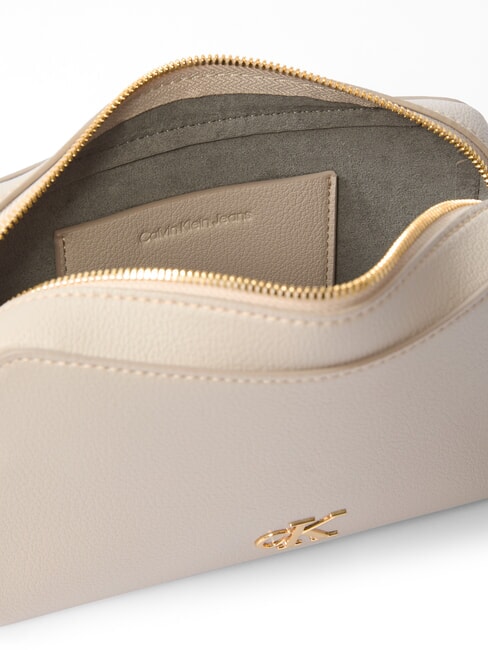 CKJ MINIMAL MONOGRAM Geantă de umăr cu husă pentru cameră castel - Genți femei