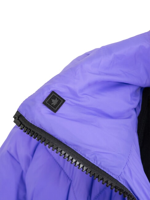 EUGENIE Jachetă scurtă din satin cu puf și glugă opulență purpurie - Jachete de puf pentru femei