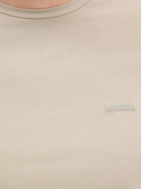 CK Tricou slim fit, elastic, cu m&acirc;necă scurtă bej pietros - tricou