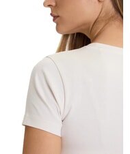 GUESS SS CN PEONY TRIANGLE Tricou cu m&acirc;necă scurtă și imprimeu piatră &icirc;n surdină - tricou - 4