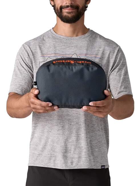 BLACK HOLE CUBE Travel beauty 6L albastru mocnit cu amanită roșie - Truse de toaletă