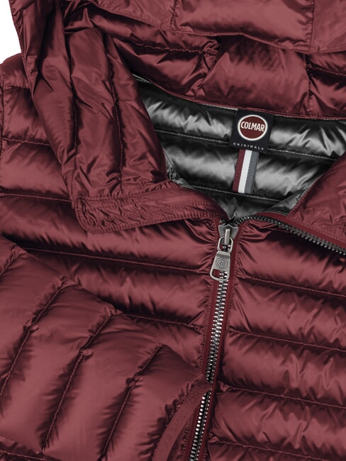 DELUXE Jachetă din puf mulată cu glugă brunetă &icirc;nchisă la culoare - Jachete de puf pentru femei