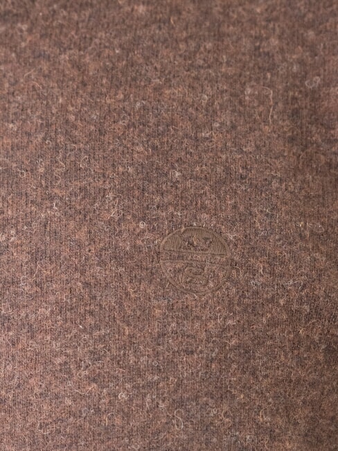 N|S Pulover cu guler rotund și broderie cu logo cacao - Pulovere pentru bărbați