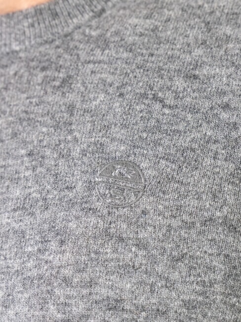 N|S Pulover cu guler rotund și broderie cu logo melange gri mediu - Pulovere pentru bărbați