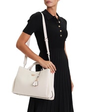 GUESS PHOEBE Geantă de mână, cu curea de umăr logo alb - Genți femei - 5