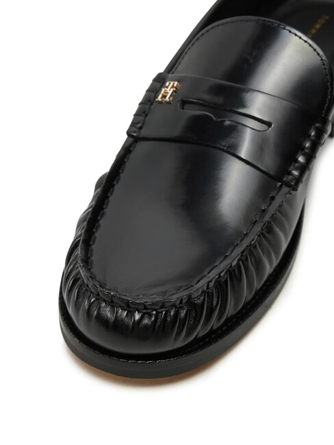 TH MONOGRAM Mocasini din piele strălucitoare negru - Pantofi femei