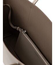 CALVIN KLEIN EMBOSSED LOGO Geantă de umăr taupe de deșert - Genți femei - 3