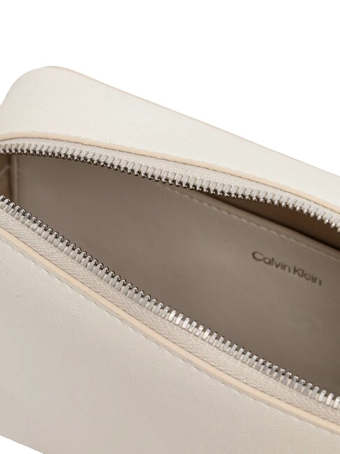 EMBOSSED LOGO Geantă de umăr mini crin alb - Genți femei