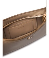CALVIN KLEIN HARDWARE MONOGRAM Geantă de umăr taupe de deșert - Genți femei - 4