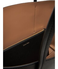 CALVIN KLEIN EMBOSSED LOGO Geantă de umăr nucă de cocos neagră/prăjită - Genți femei - 4