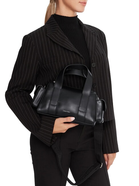 SIGNATURE LOGO STRAP Geantă de m&acirc;nă, cu curea de umăr negru / argintiu vechi - Genți femei