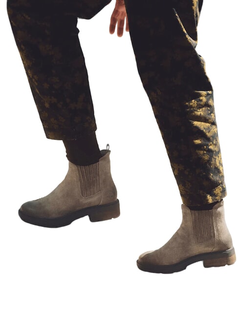 BRIMFIELD Ghete joase din piele piele &icirc;ntoarsă maro mediu - Pantofi femei