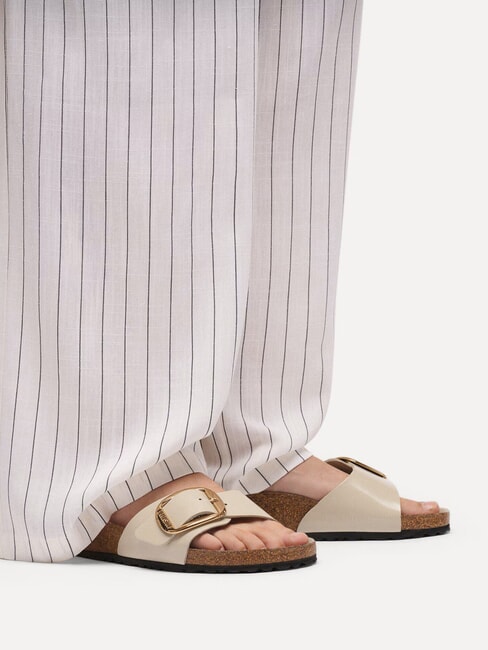 MADRID BIG BUCKLE Sandale din piele stridie strălucitoare - Pantofi femei