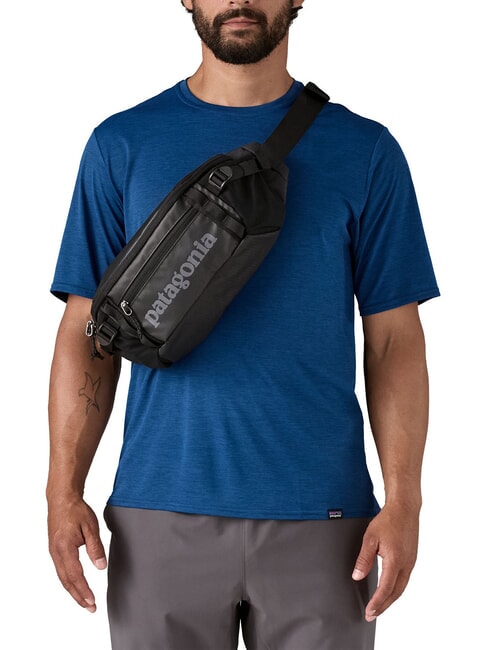 BLACK HOLE Pungă negru cu negru - Borsete de br&acirc;u