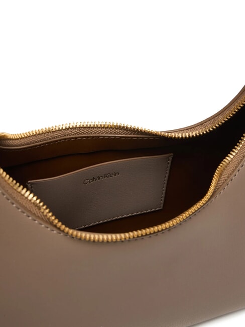 EMBOSSED LOGO Geantă de umăr, cu curea de umăr taupe de deșert - Genți femei