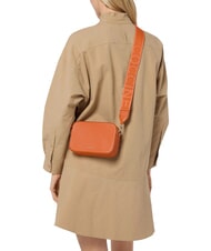 COCCINELLE TEBE Geanta de umar din piele texturata crab - Genți femei - 4