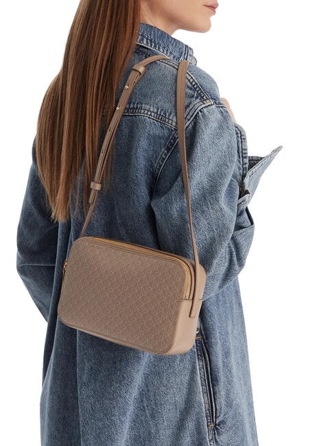 COATED EMBLEM Geantă de umăr mini deșert taupe aop - Genți femei