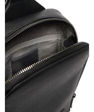 CALVIN KLEIN HARDWARE EMBLEM Geantă de umăr pe negru - Genți de umăr bărbați - 3