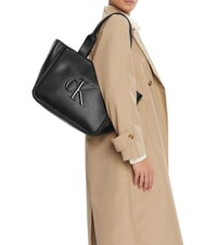 CALVIN KLEIN BOLD MONOGRAM Geantă de cumpărături de umăr pe negru - Genți femei - 2