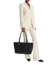 CALVIN KLEIN HARDWARE EMBLEM PEBB Sacoșă de cumpărături pe negru - Genți femei - 2