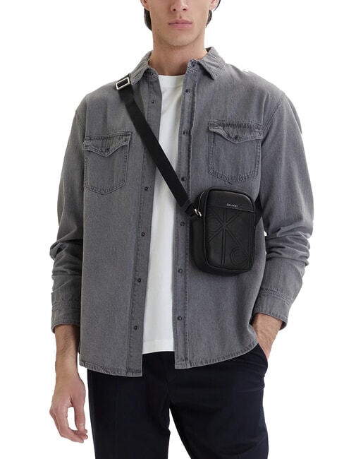 BOLD LOGO NYLON Geantă subțire pe negru - Genți de umăr bărbați